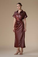 فستان كستنائي ميدي بأكمام قصيرة