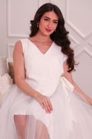 فستان ميدي تول بربطة من الجانب مزين بالكريستال لون...