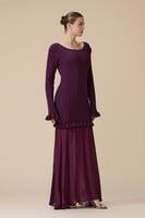 فستان برغندي طويل بأكمام طويلة