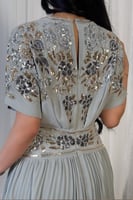 فستان ميدي بكسرات لون ازرق فاتح