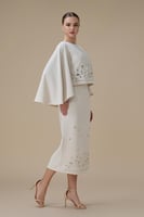 طقم تنورة سكري بتصميم كاب وتطريز كريستالي