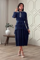 طقم بتصميم قطعتين بياقه مطرزه بكريستال لون كحلي