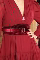 فستان موحد اللون بطبقات غير متباينه لون عنابي