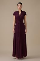 فستان بنفسجي طويل بقصة ملتفة