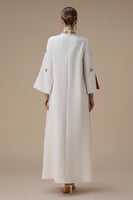 جلابية طويلة بتطريز برتقالي وأكمام واسعة مبطنة