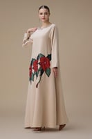 جلابية بيج طويلة واسعة بتطريز وردي ثلاثي الأبعاد