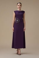 فستان ماكسي بلون بنفسجي مع تطريز زهري