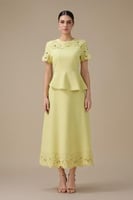 طقم تنورة ميدي أخضر فاتح بتفاصيل زهور ثلاثية الأبع...