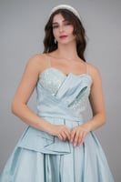 فستان سهرة كلوش مطرز الصدر بطيات لون تيفاني