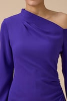 فستان طويل موف بتصميم كتف واحد