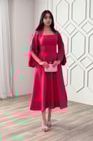 فستان ميدي أنيق بأكمام طويلة مزينة بالؤلؤ لون فوشي