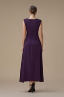 فستان ماكسي بلون بنفسجي مع تطريز زهري