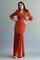 فستان ساتان بكسرات مزين بشريط كريستال وريش لون طوب...