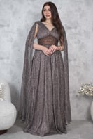 فستان سهره طويل بأكمام كيب لون بني فاتح