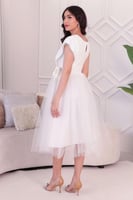 فستان ميدي تول بربطة من الجانب مزين بالكريستال لون...