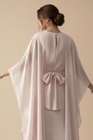 جمبسوت طويل لون وردي بأكمام كاب