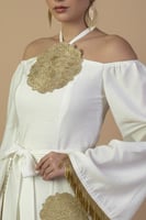 جلابية طويلة ابيض بتصميم أوف شولدر