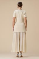 طقم بيج بأزارير ميتاليك بأكمام قصيرة