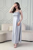 فستان طويل مزين بالكريستال لون رصاصي