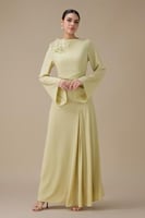 فستان طويل اخضر فاتح بتفصيل زهرة أنيق