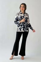 قميص ساتان بطبعة ازهار