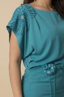 فستان ماكسي بكتف مزين بورد لون ازرق