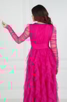 فستان سهره بطبقات كشكش مطرز الخصر لون فوشي