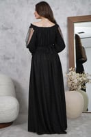 فستان طويل بأكتاف مكشوفة