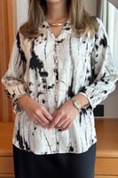 بلوزة بطبعة ماربل لون اسود