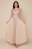 فستان سهرة ترتر بكسرات شيفون وريش طويل لون بيج