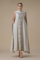 جلابية بيج طويلة بتطريز مركزي وتصميم كاب