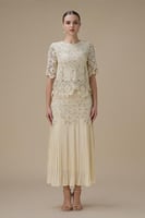 طقم دانتيل سكري مع تنورة بليسيه أنيقة