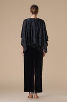 فستان اسود طويل بكاب مشجر