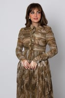 فستان شيفون غير متماثل الطول بكشكش لون كاكي