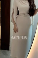 فستان درابية مزين بكريستال لون بيج