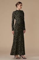 فستان ذهبي طويل لامع