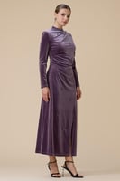 فستان موف ماكسي مخملي بأحجار كريستالية