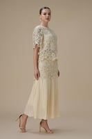 طقم دانتيل سكري مع تنورة بليسيه أنيقة