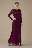 فستان طويل عنابي لامع بوشاح