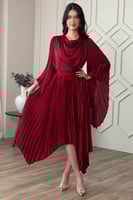 فستان بكسرات غير متساوي الطول لون برغندي