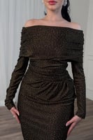 فستان ذهبي لامع أوف شولدر بفصوص وأكمام طويلة