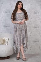 فستان بطبعة أزهار غير متساوي الطول لون اخضر