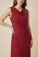 فستان ماكسي درابيه مزيت بالفصوص لون أحمر
