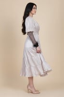 فستان بيج بأكمام طويلة