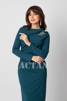 فستان بقصة ضيقة مزين ببروش لون تركواز