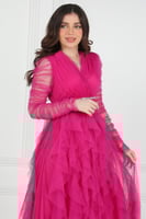 فستان سهره بطبقات كشكش مطرز الخصر لون فوشي