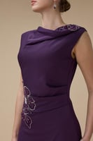 فستان ماكسي بلون بنفسجي مع تطريز زهري