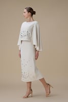 طقم تنورة سكري بتصميم كاب وتطريز كريستالي