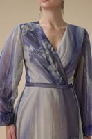 فستان بنفسجي لامع طويل بياقة V