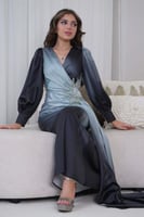 فستان ماكسي امبريه مزين بقطعة من اللؤلؤ والخرز لون...